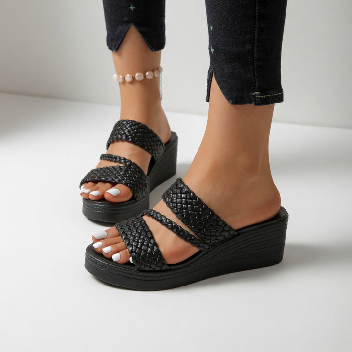 Tresseline™ — Mule compensée tressée colorée pour une légèreté estivale