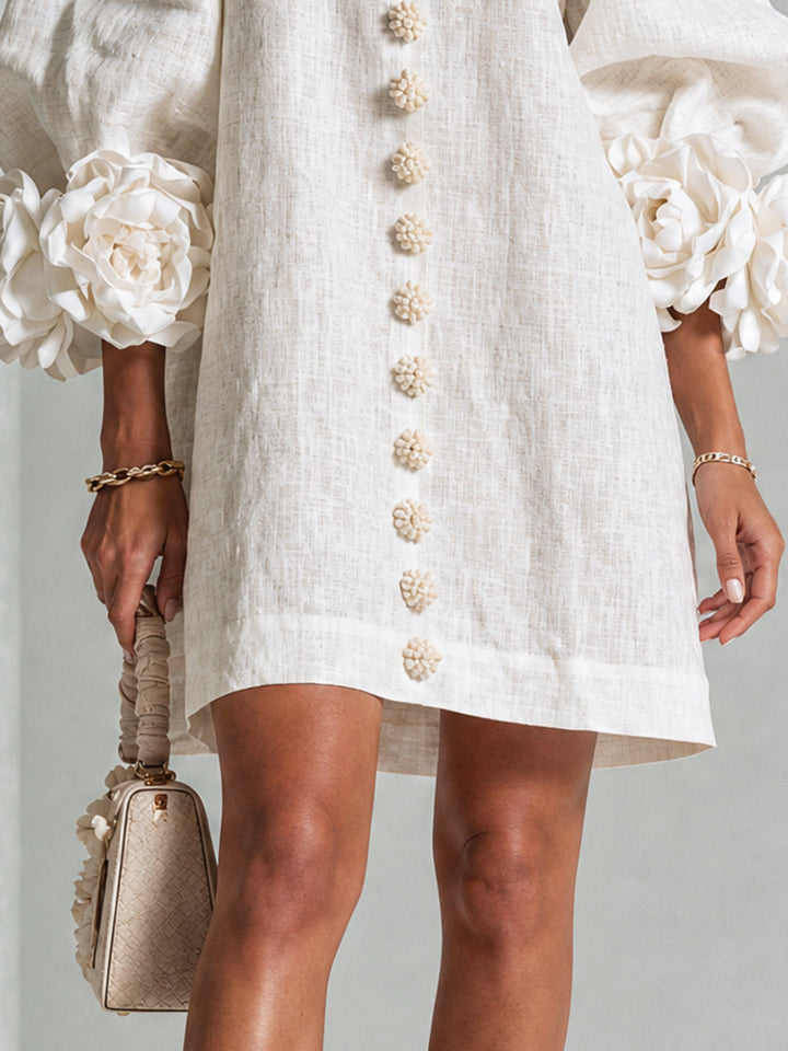 Robe à boutons fleuris