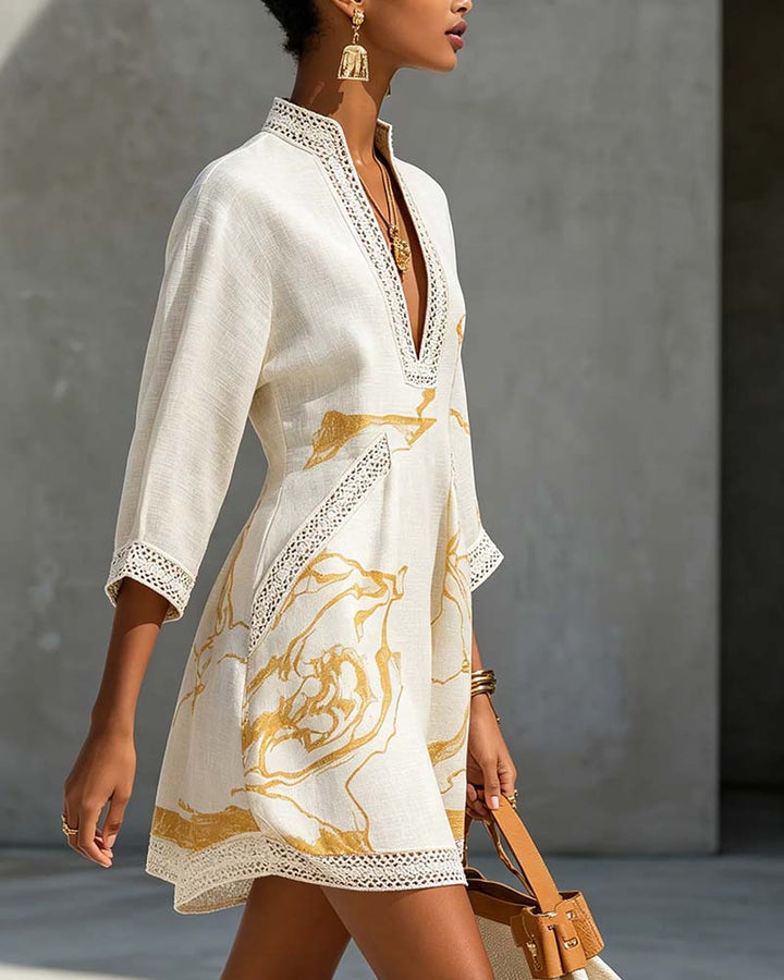 Robe à col montant et bord ajouré